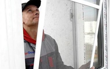 Установка москитных сеток на пластиковые окна Установка москитных сеток на пластиковые окна