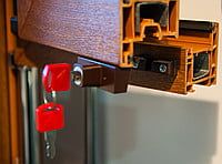 BSL Замок-блокиратор на окна BABY SAFE LOCK коричневый BSL Замок-блокиратор на окна BABY SAFE LOCK коричневый