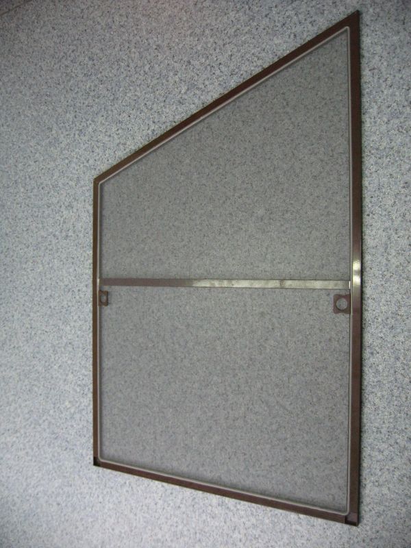 Москитные сетки на окна с изминяемым углом по вашим размерам Москитные сетки на окна с изминяемым углом по вашим размерам